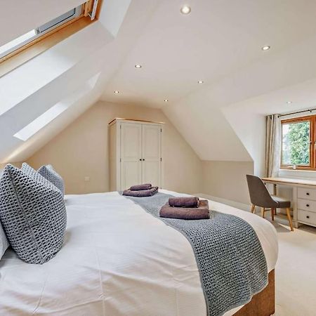 Beautiful 4-5 Bedroom Village House With Rural Views Salford  Exterior foto