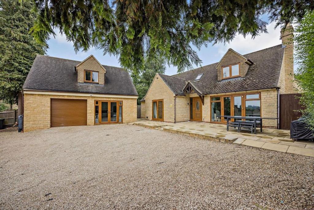 Beautiful 4-5 Bedroom Village House With Rural Views Salford  Exterior foto