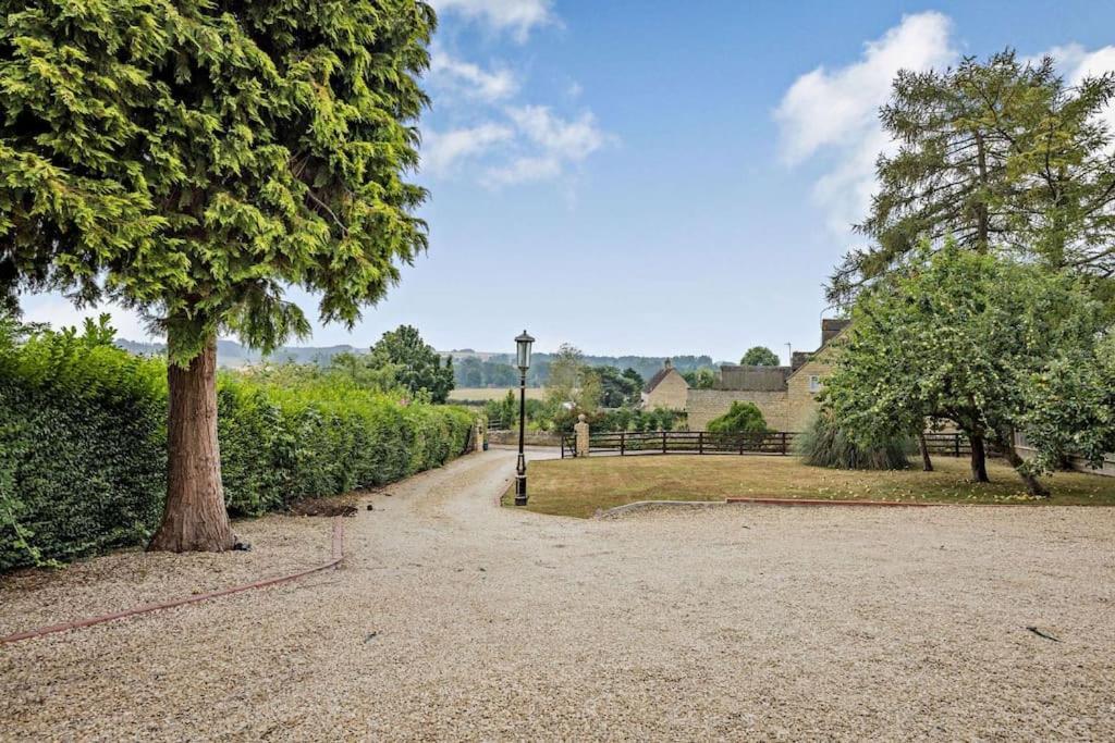 Beautiful 4-5 Bedroom Village House With Rural Views Salford  Exterior foto