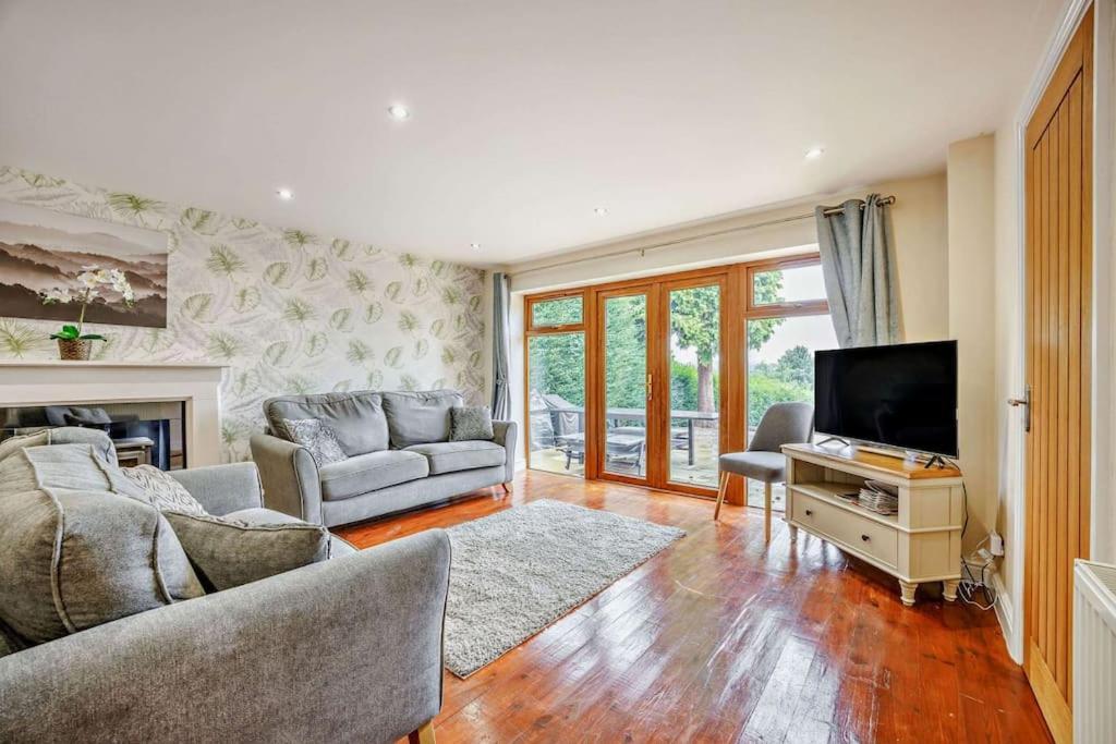 Beautiful 4-5 Bedroom Village House With Rural Views Salford  Exterior foto