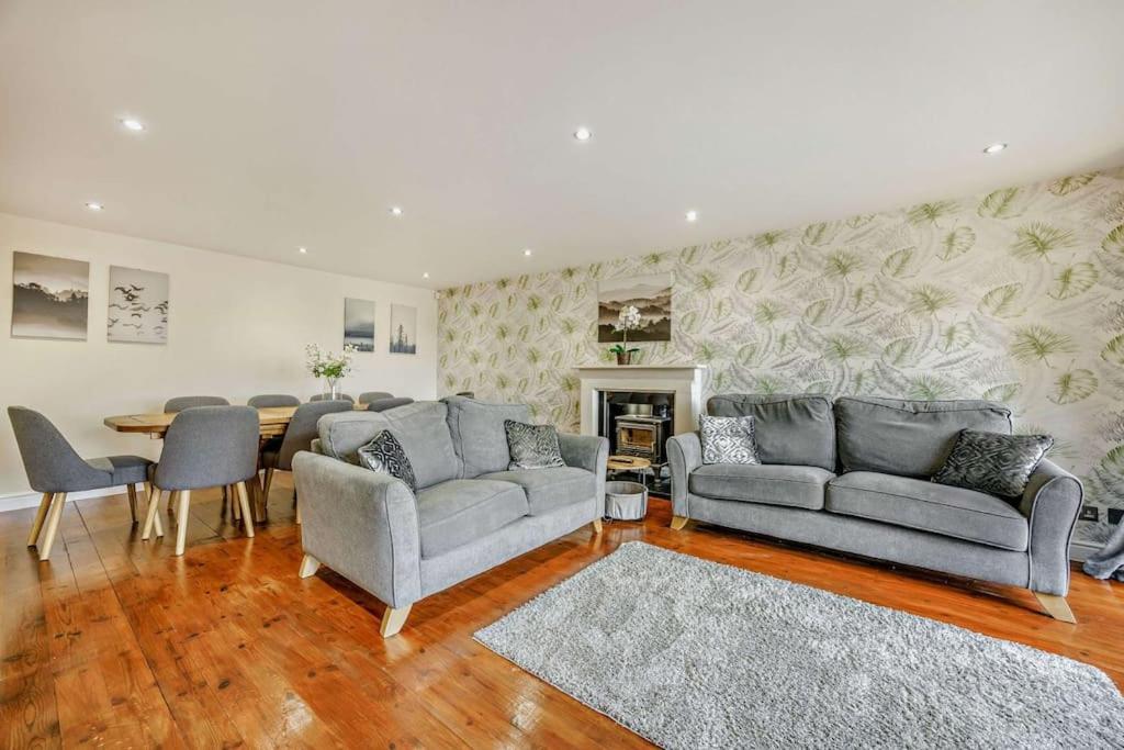 Beautiful 4-5 Bedroom Village House With Rural Views Salford  Exterior foto