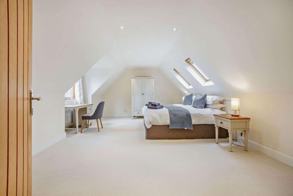 Beautiful 4-5 Bedroom Village House With Rural Views Salford  Exterior foto