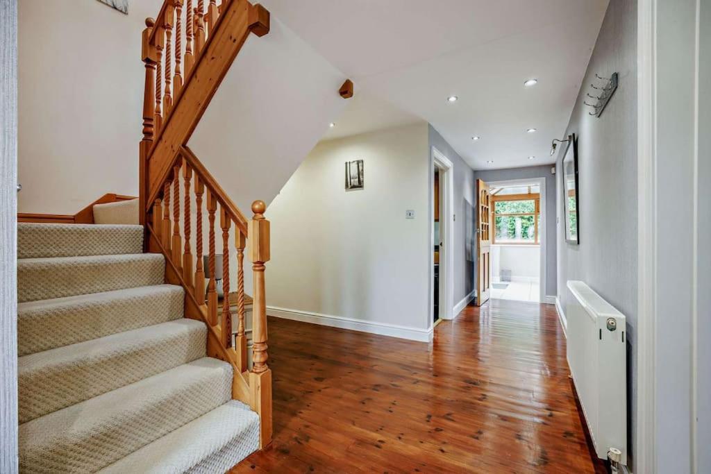 Beautiful 4-5 Bedroom Village House With Rural Views Salford  Exterior foto