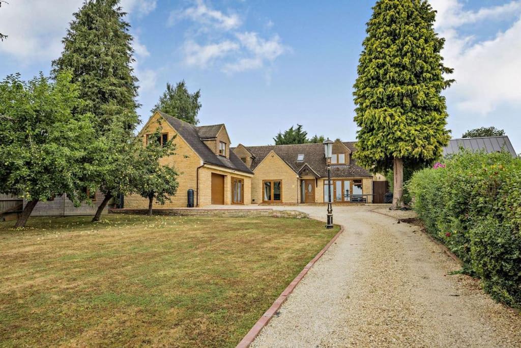 Beautiful 4-5 Bedroom Village House With Rural Views Salford  Exterior foto